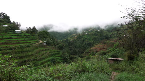 Una-Hermosa-Vista-De-Las-Laderas-Y-Pueblos-En-Terrazas-En-Las-Estribaciones-De-Las-Montañas-Del-Himalaya-De-Nepal