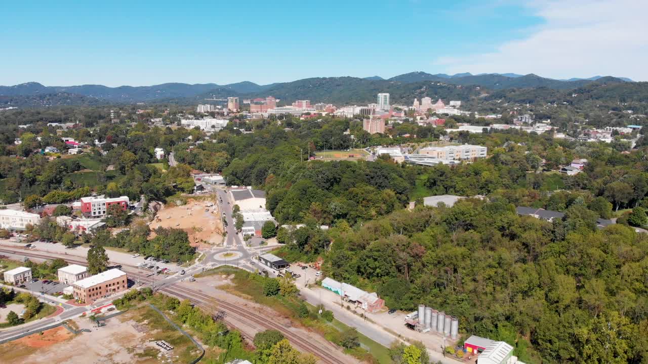 video de dron aéreo 4k de asheville, carolina del norte