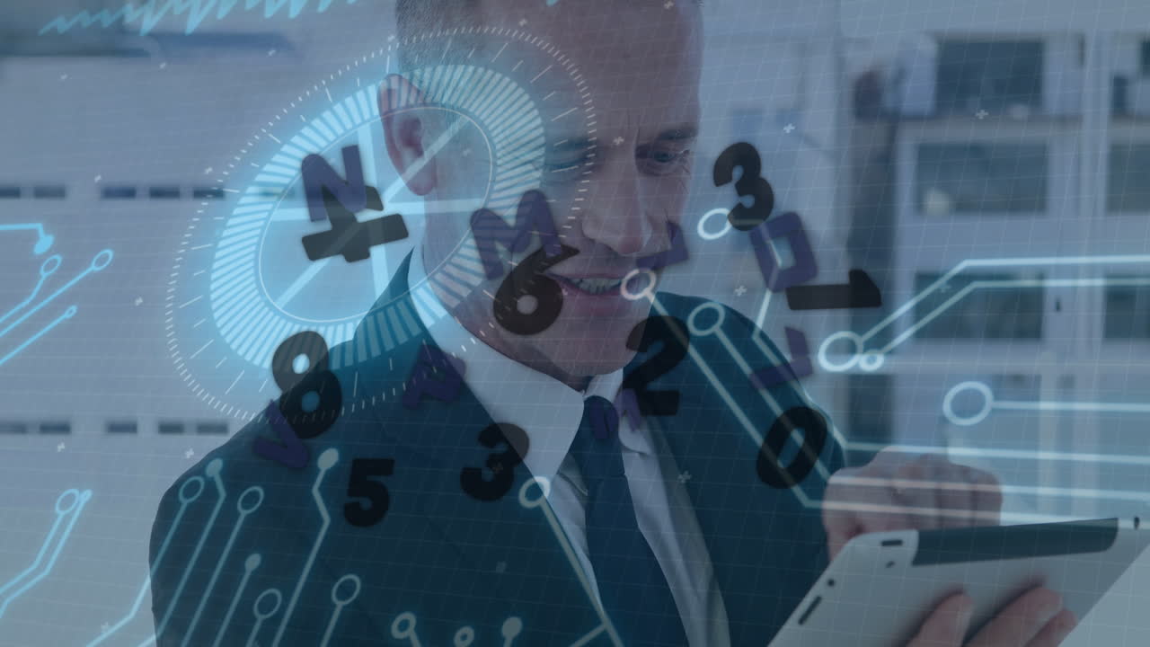 animación de procesamiento de datos y cartas sobre empresario caucásico en la oficina.