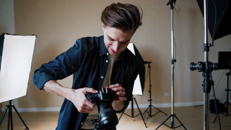 fotógrafo en un estudio