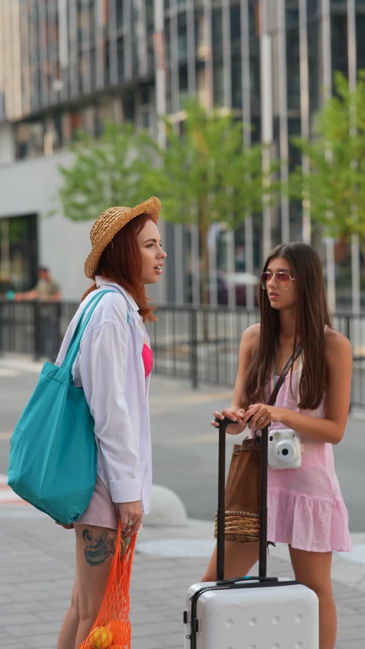dos mujeres de vacaciones.