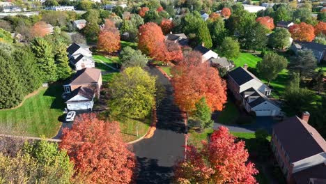 Amerikanische-Kleinstadt-Im-Herbst