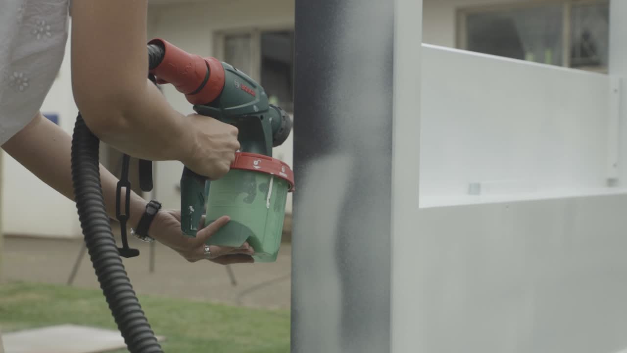 작업 스프레이 여성 페인트 일 스플래시 염료 슬로우 모션