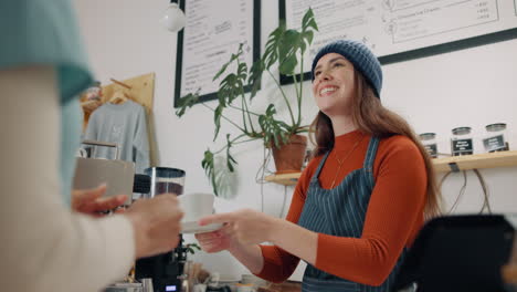 gente en un café