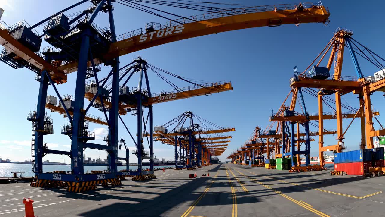 Container Terminal with Cranes