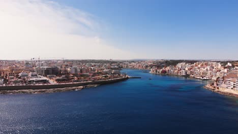 Drohnenvideo-Aus-Der-Luft-Aus-Malta,-Marsaskala-Und-Zonqor-An-Einem-Sonnigen-Frühlingstag