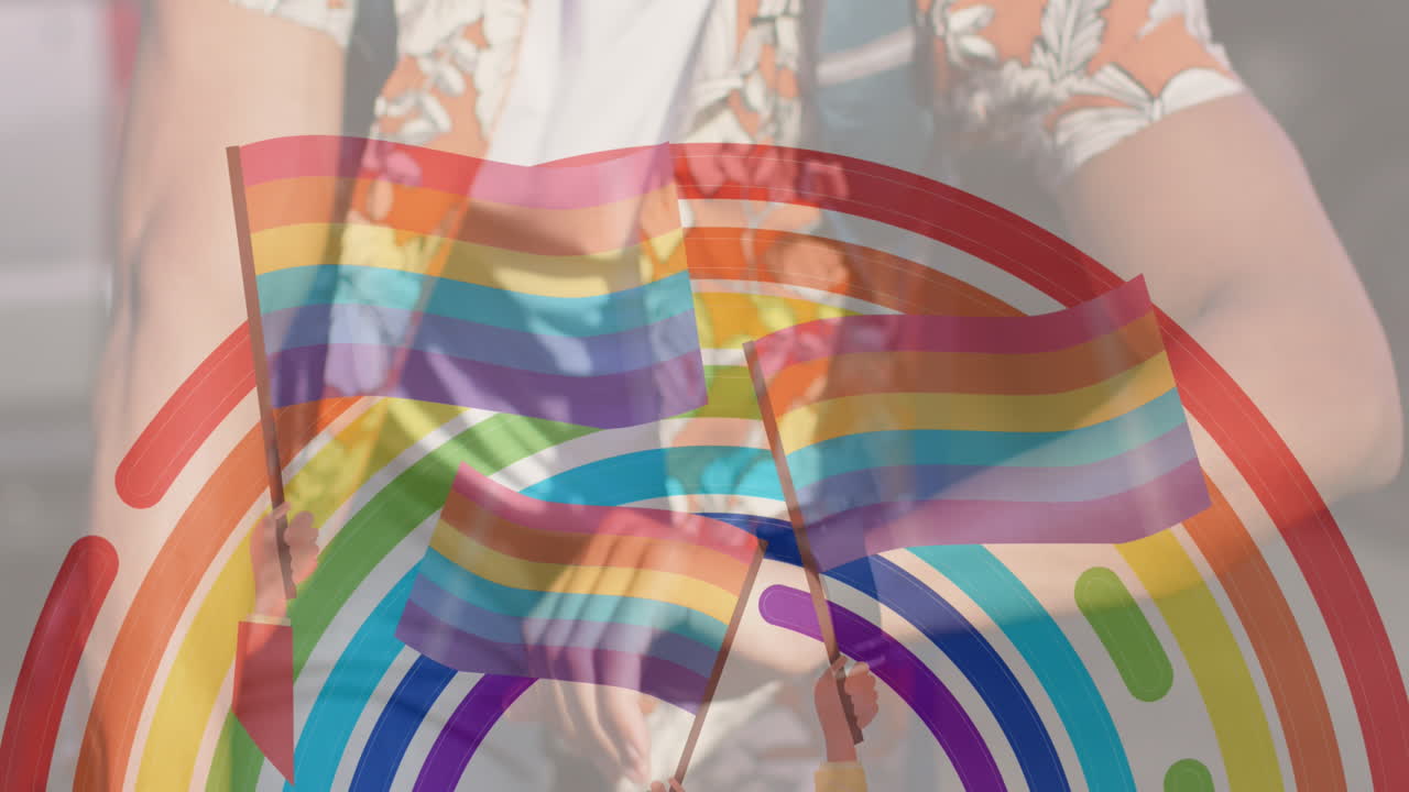 video compuesto de manos sosteniendo la bandera del orgullo del arco iris contra el hombre afroamericano comprobando el tiempo