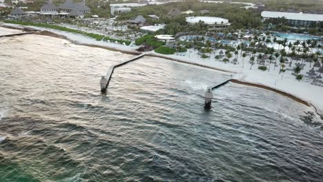 Pintoresco-Resort-En-Vidanta-Riviera-Maya,-Quintana-Roo,-México---Toma-Aérea-De-Drones