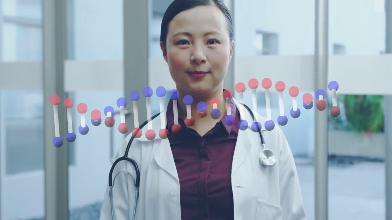 dna 가닥 위에서 미소 짓는 아시아 여성 의사의 애니메이션