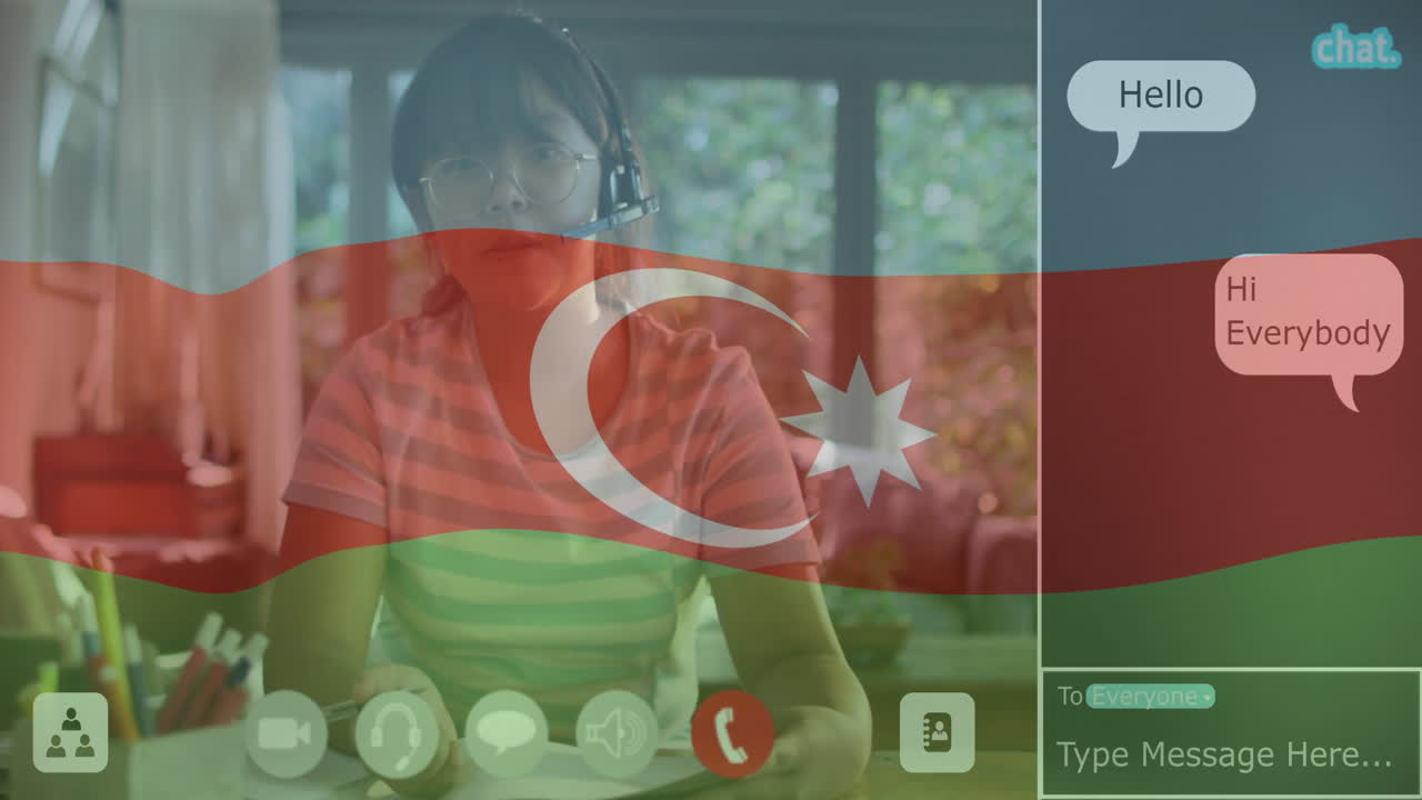 Animation af Aserbajdsjans flag over asiatisk kvinde, der har videoopkald