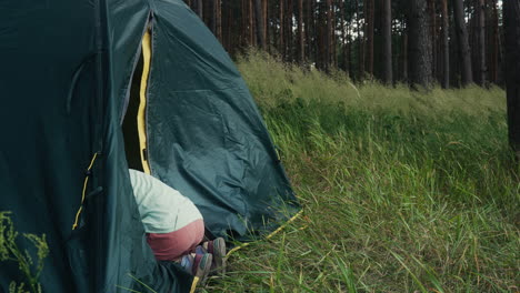 kid entering in a tent