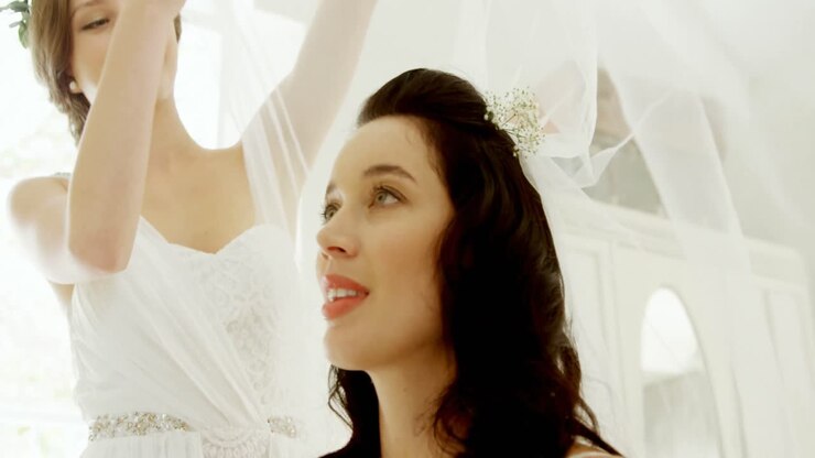 Bridesmaids putting veil on bride 4K 4k