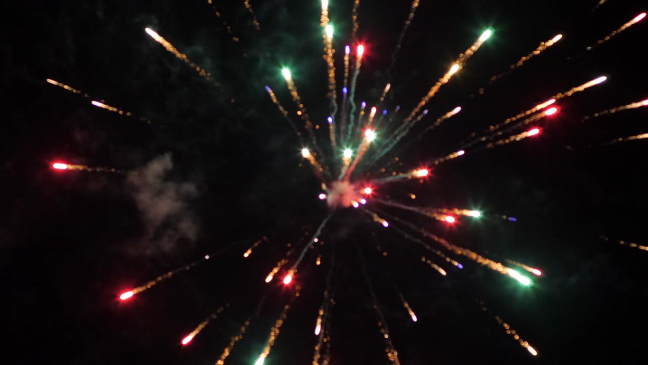Feliz Ano Novo 2019: Fogos de Artifício no Céu Noturno