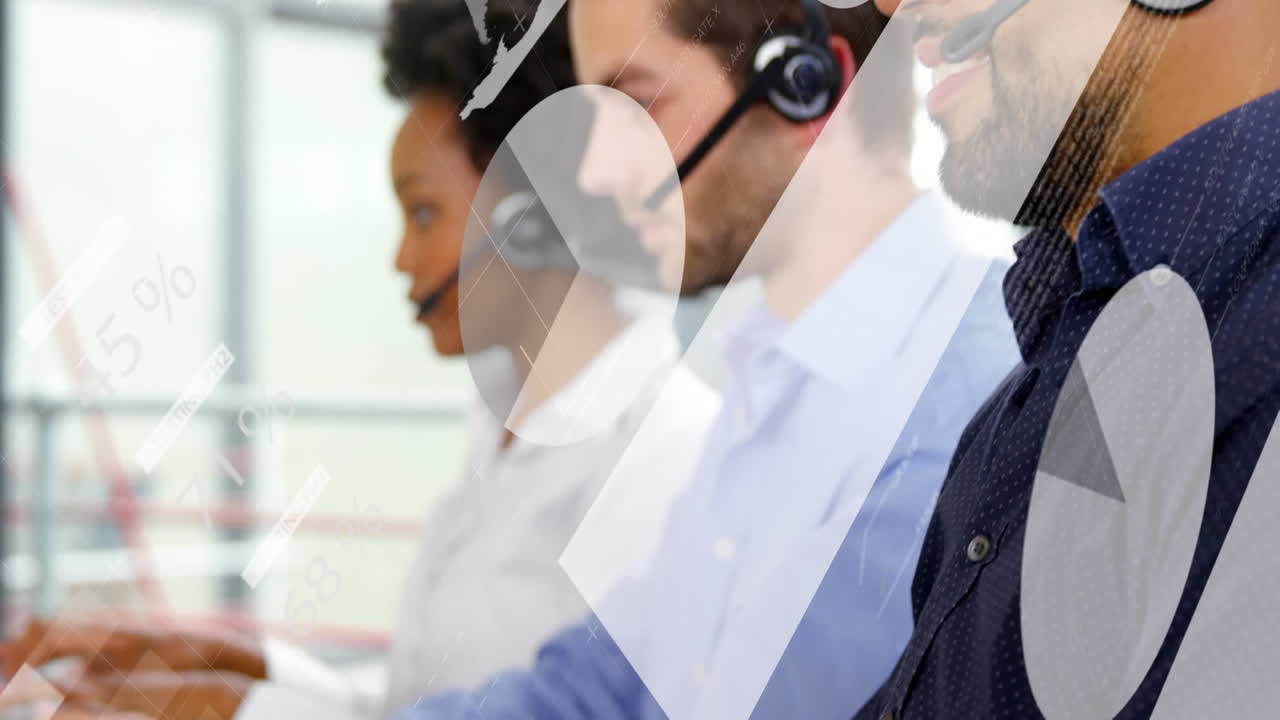 animación de estadísticas y procesamiento de datos sobre personas de negocios que usan auriculares telefónicos