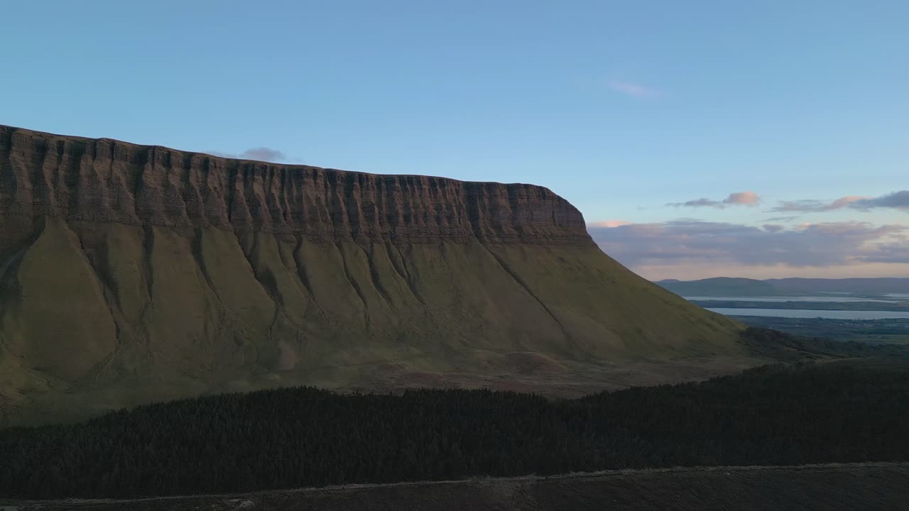 benbulbin impresionante drone de 4k filmado durante la puesta de sol - co