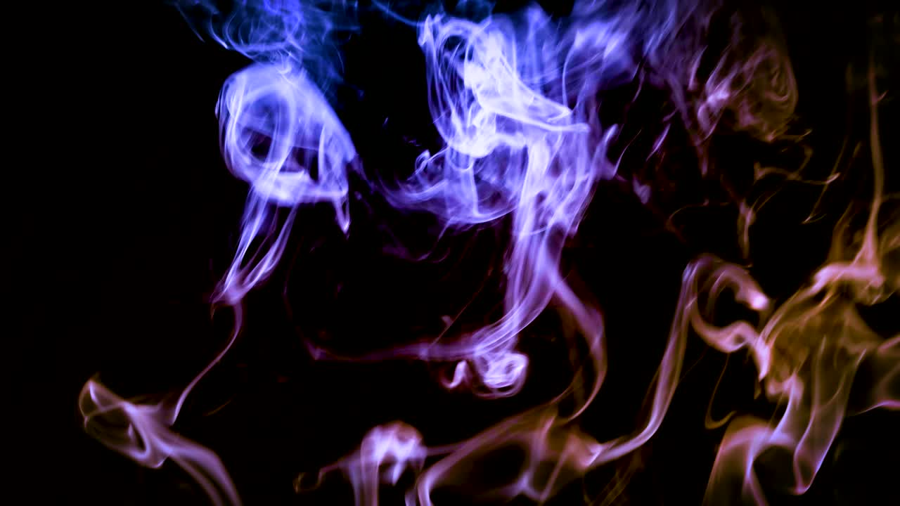 연기가 느린 동작과 클로즈업으로 촬영되었습니다.