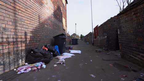 Residuos-Después-De-Ser-Arrojados-Con-Mosca,-Vertederos-De-Basura,-Desechos-Peligrosos,-Arrojar-Basura,-Arrojar-Con-Mosca-En-Stoke-On-Trent,-Una-De-Las-áreas-Más-Pobres-De-Inglaterra