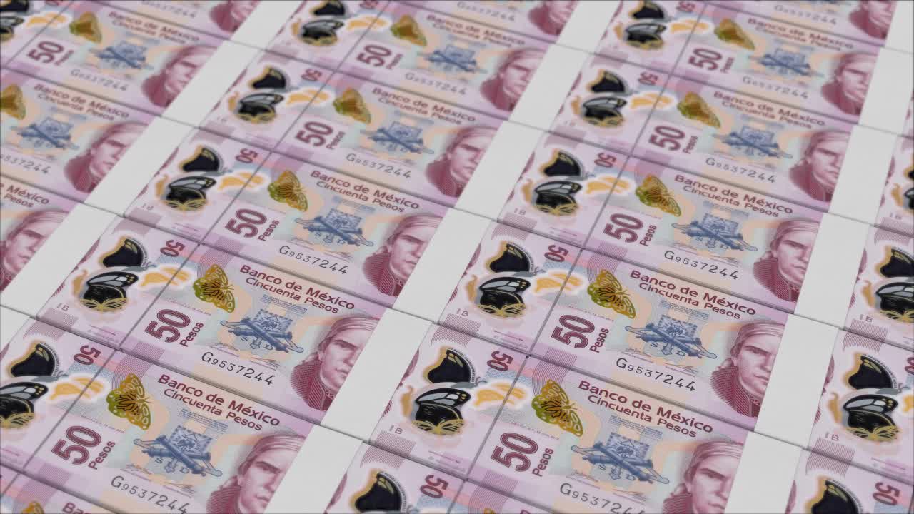 billetes de 50 pesos mexicanos impresos por una prensa de dinero