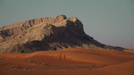 paisaje de montaña desértico