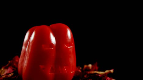 pimienta roja de halloween contra un fondo negro 4k