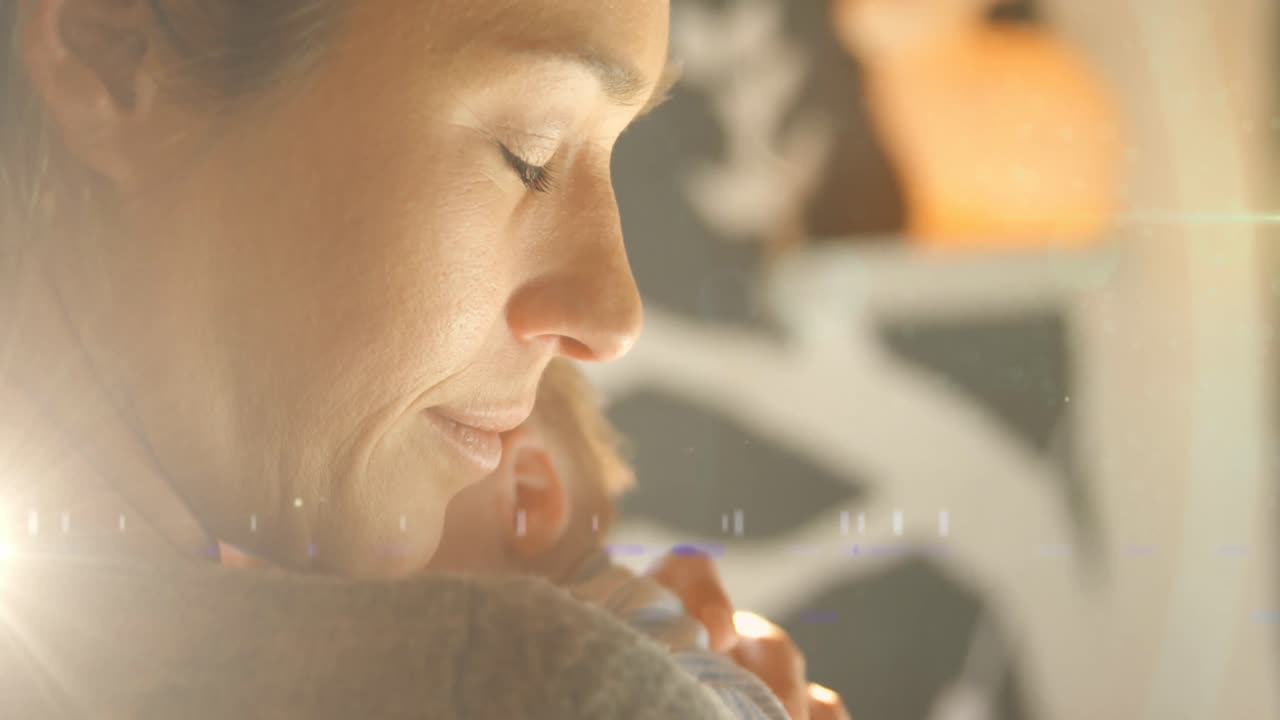 잠자는 아기와 함께 행복한 백인 어머니 위에 반 ⁇ 이는 반점의 애니메이션