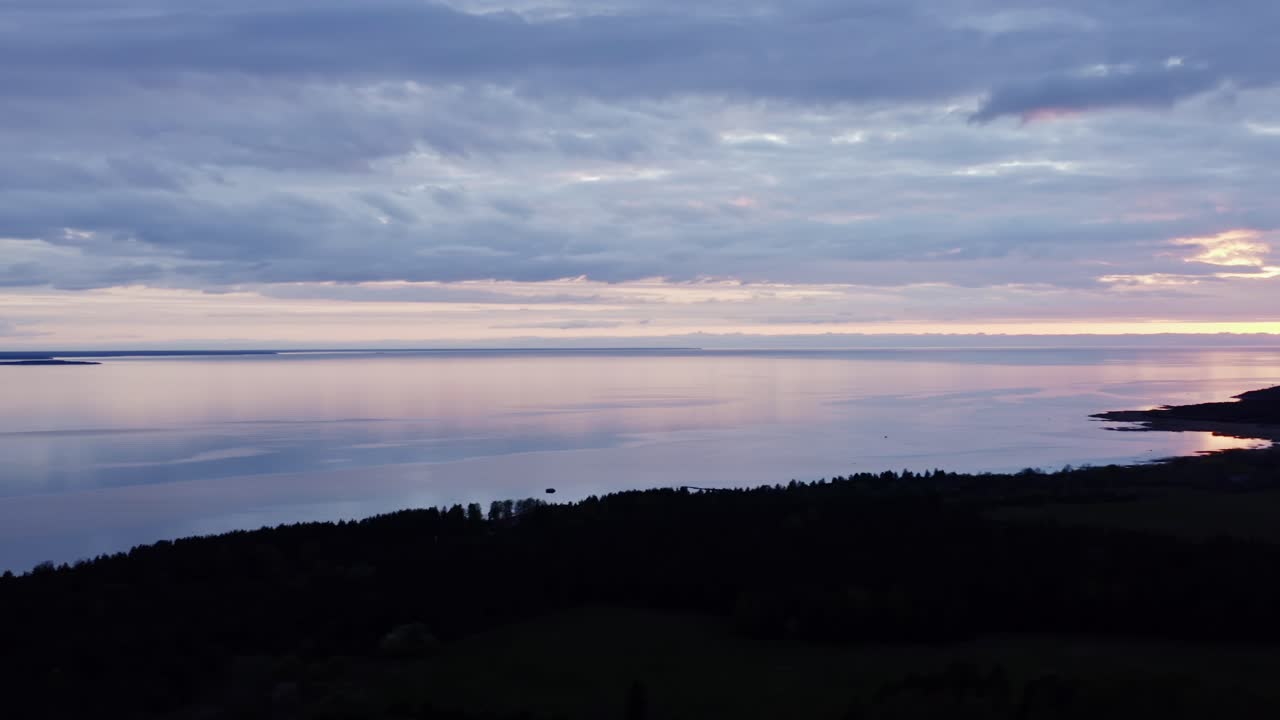 Panning view of a calm sea during a sunset