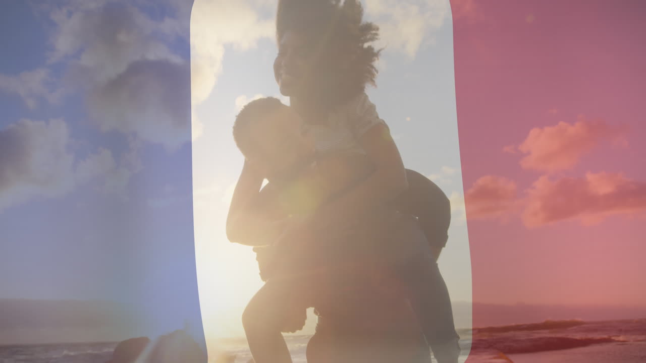 animación de la bandera de francia sobre una pareja afroamericana abrazándose en la playa