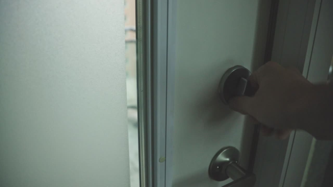 데드볼트 보안 도어 잠금 장치의 손으로 돌리는 내부 손잡이