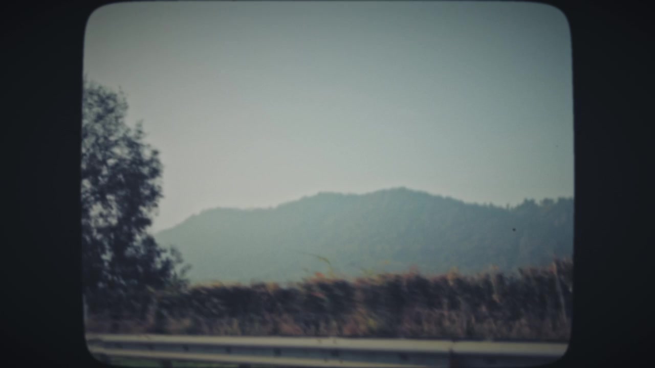 Guidando attraverso le splendide colline