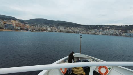 barco que llega a sarande en albania, lugares cinematográficos - centro del patrimonio mundial de la unesco