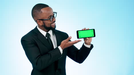 Happy-businessman,-phone-and-green-screen