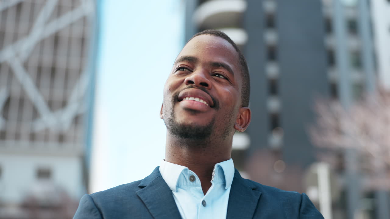 hombre negro, pensamiento de negocios