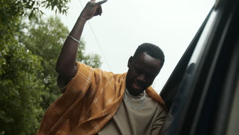 Man-dancing-and-singing-outdoors