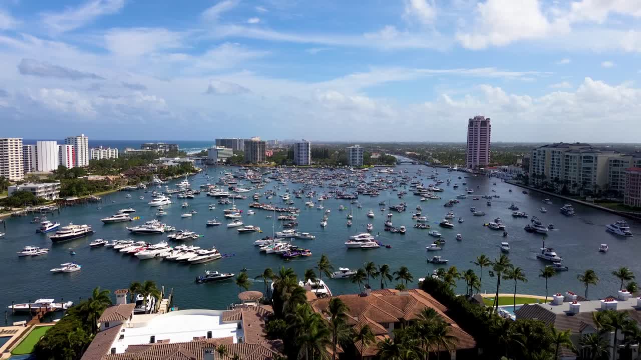 플로리다의 보카 라톤 호수에서 보카 바쉬를 날아다니는 놀라운 드론 비디오