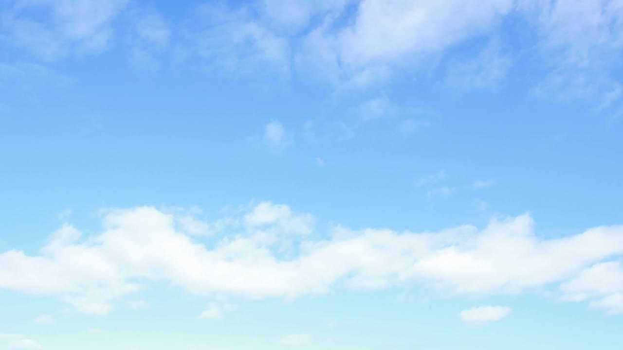 구름이 가득한  ⁇ 은 파란 하늘