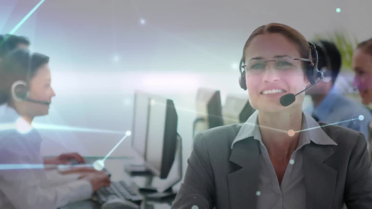 animación de la red de conexiones a través de personas de negocios que usan auriculares telefónicos