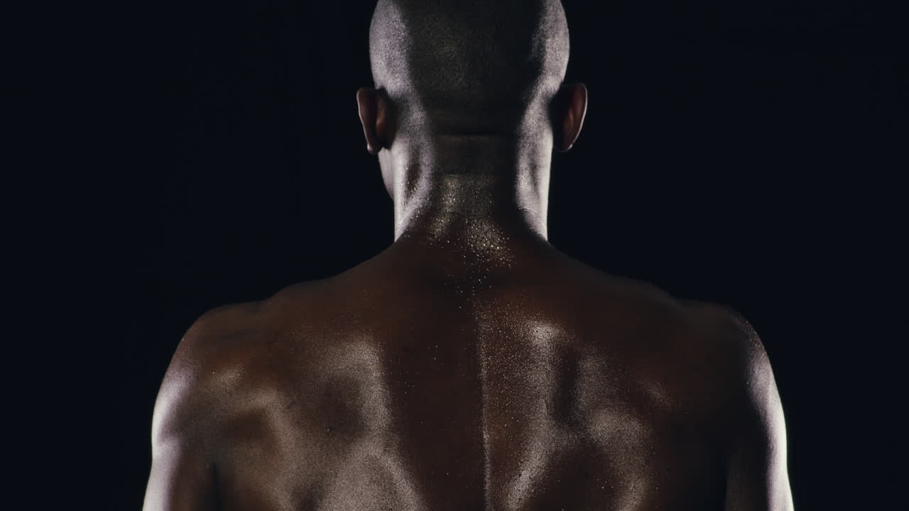 ¡aléjate de aquí!