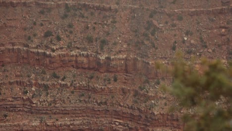 Ein-Langsames-Aufsteigen-Von-Der-Tiefe-Des-Grand-Canyon-Bis-Zu-Den-Wolken