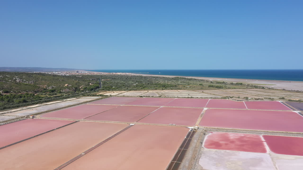 pantanos salados rosados aude salin de la palme aude occitanie toma aérea del mar de francia