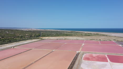 pantanos salados rosados aude salin de la palme aude occitanie toma aérea del mar de francia