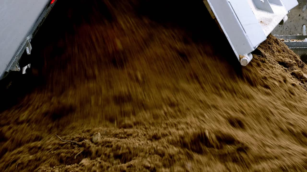 발굴기 로딩 토양