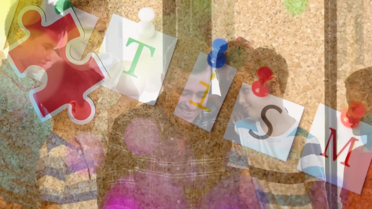 animación de rompecabezas y texto de autismo sobre diversos escolares sonriendo