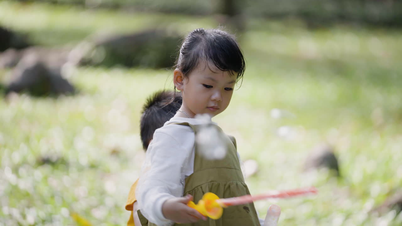 공원에서 노는 아이들
