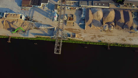 proveedor de concreto premezclado en el terraplén del río weser en bremen, alemania