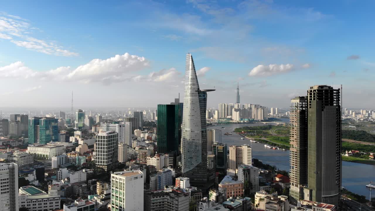 vista aérea de edificios de gran altura en el distrito financiero de la ciudad de ho chi minh, también conocida como saigón, vietnam