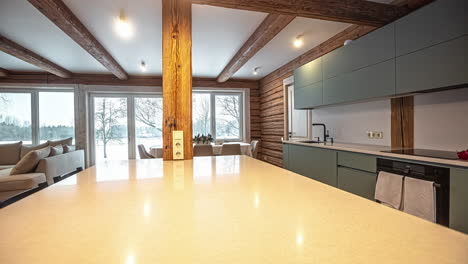 Einfache-Moderne-Küche-Des-Privathauses,-Linke-Ansicht-Des-Schiebereglers