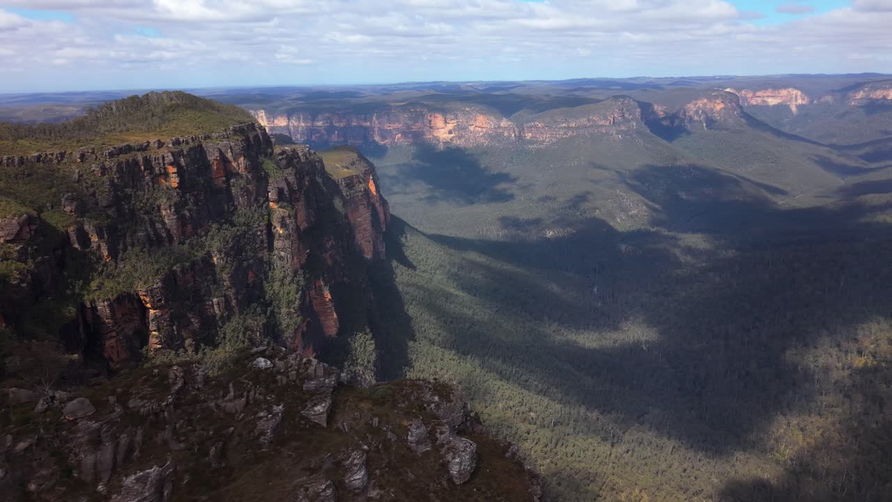 Cinematic drone pullback over narrow mountain corridors surrounded by dense gum trees and cliffs, Blue Mountains NSW Australia