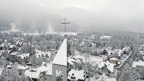 drone aerial close up tatra parafia świętego krzyża na tytusa chalubinskiego - zakopane polska