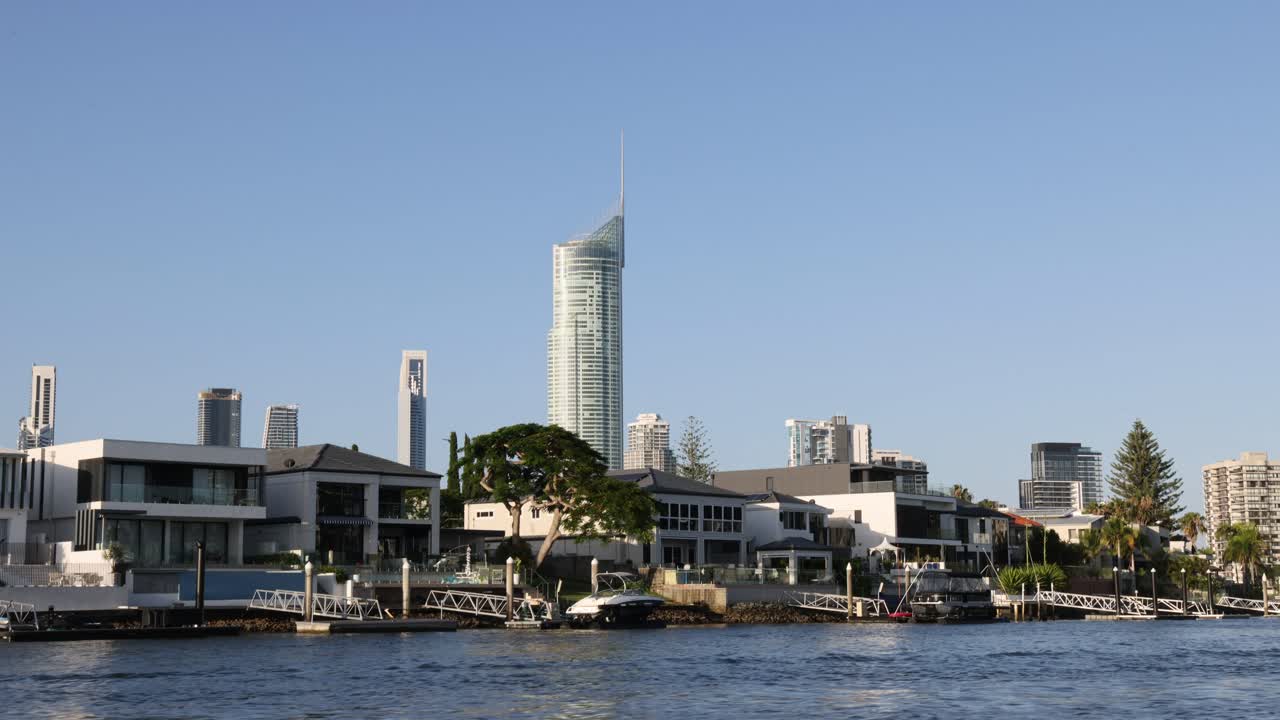 해안가에서 볼 수 있는 도시 스카이 라인의 타임 스