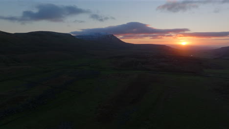 Rückzugsaufnahme-Von-Ingleborough-Mountain-Und-Yorkshire-Dales